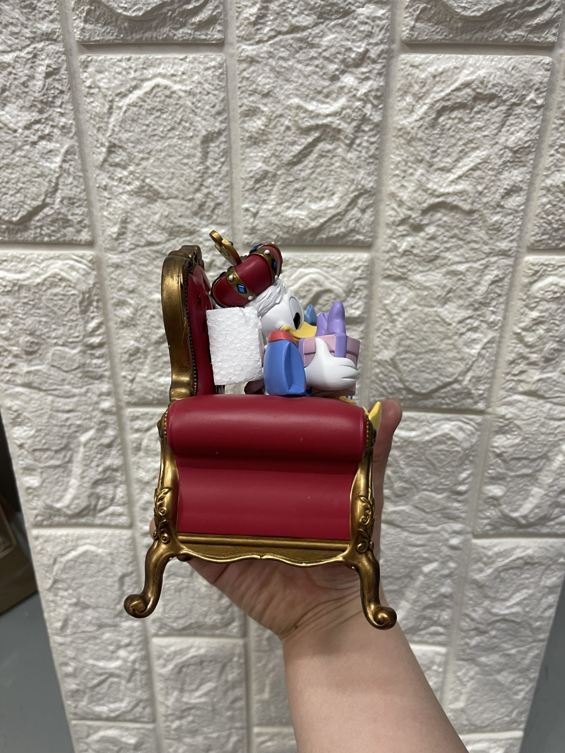 Donald Duck LED DONALD THE KING BIRTHDAY