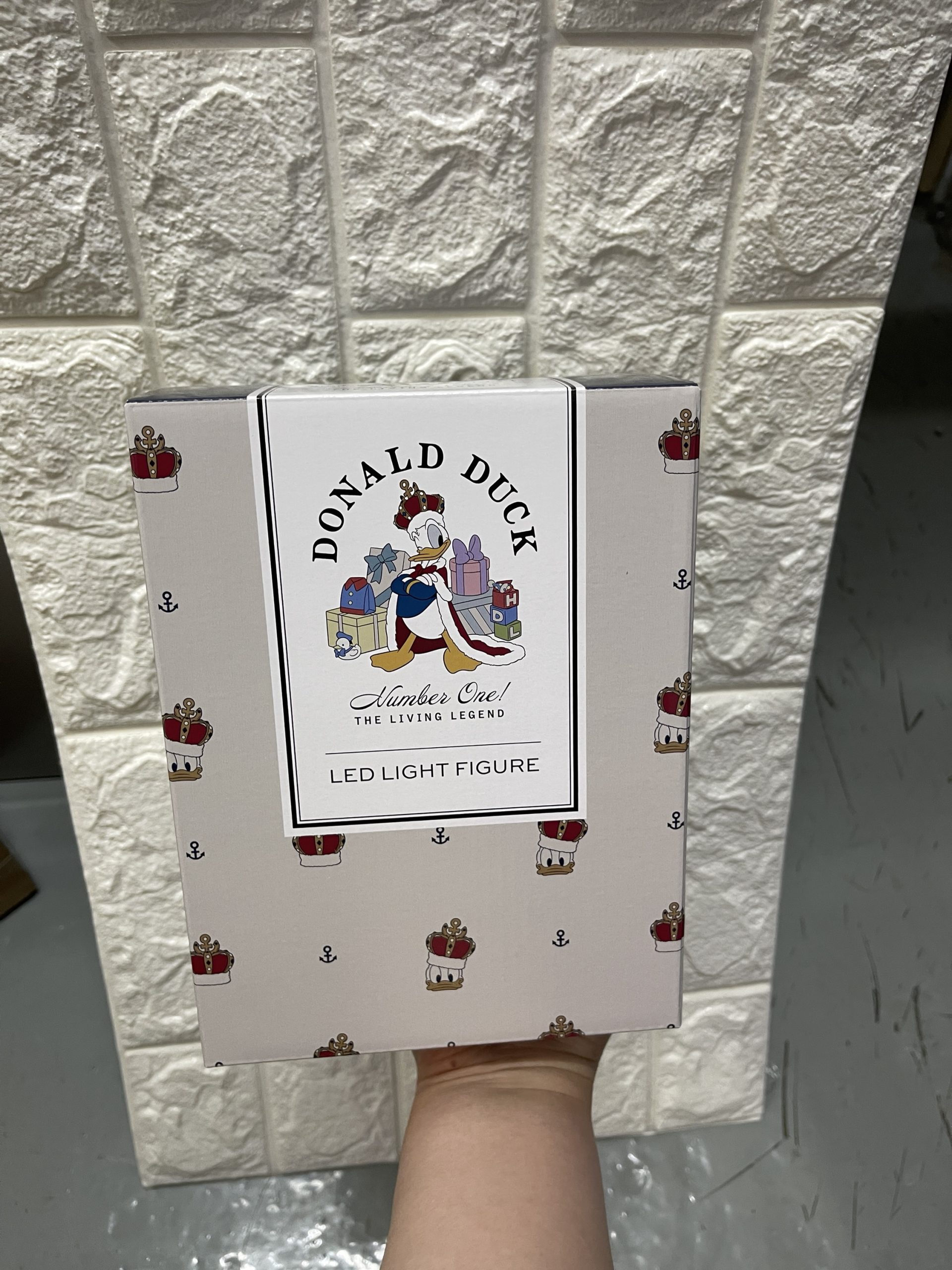 Donald Duck LED DONALD THE KING BIRTHDAY