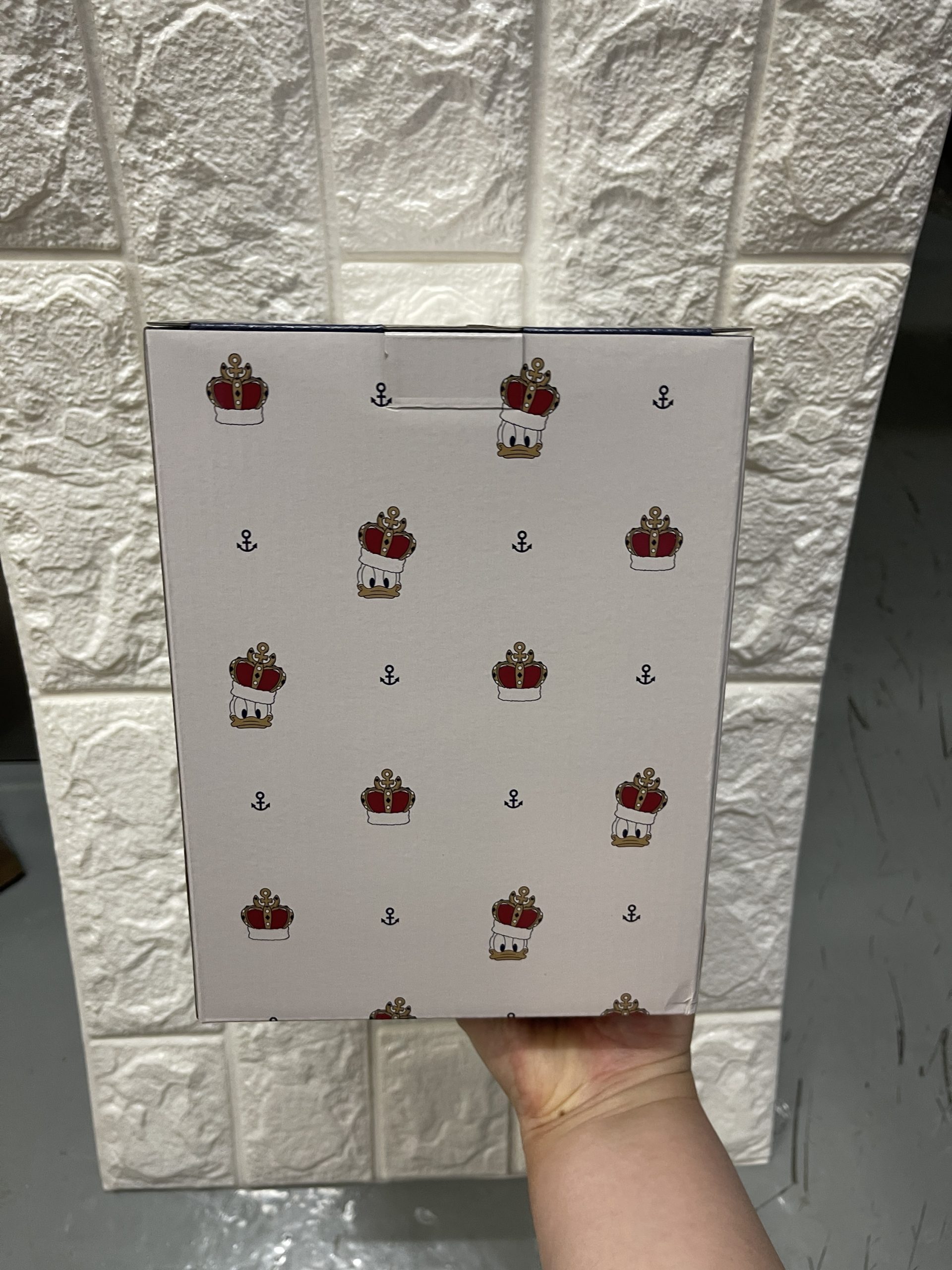 Donald Duck LED DONALD THE KING BIRTHDAY